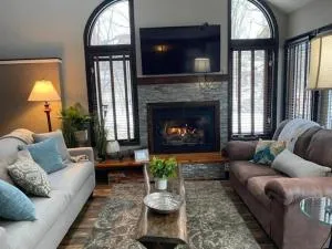 Galena Getaway End unit townhome on South Golf Course - Maquoketa