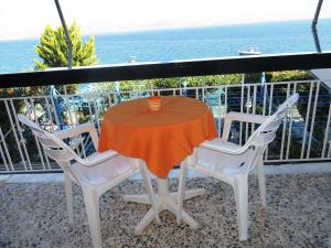 Family Apartment Two-Bedroom with Balcony and Sea View