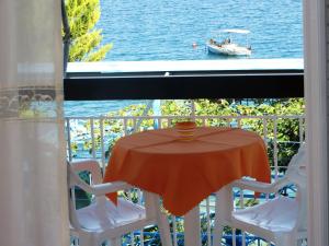 Family Apartment Two-Bedroom with Balcony and Sea View