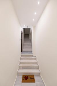 Athens Center 1A Residence by AthenianKeys