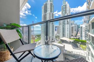 Breezy Stays Luxury Residences - near Kaseya Center