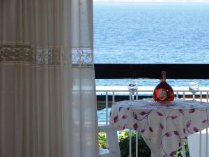 Family Apartment Two-Bedroom with Balcony and Sea View