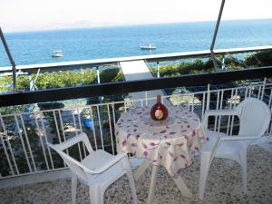 Family Apartment Two-Bedroom with Balcony and Sea View