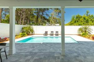 New-Walk To Beach - Private Heated Pool