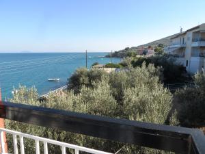 One-Bedroom Apartment with Balcony and Garden View