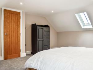 Uk47385 - The Deer Den