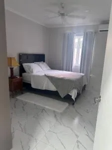 Em & Emm Vacation Apt - Charnocks