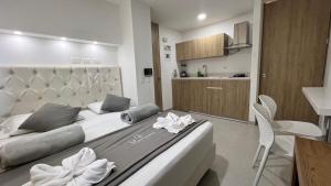 Aptos y Apartaestudios frente al Malecón y el Embalse, Zona Gastronómica, a 8 minutos de la Piedra del Peñol, TODO CERCA!!!