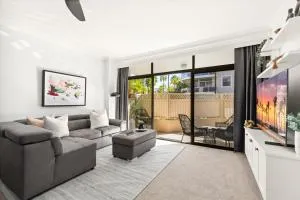 Modern 2-Bed with Pools, Gym, Tennis Court & Sauna - Abbotsford