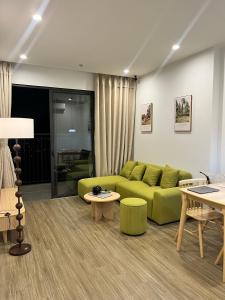 2Br Vinhomes Apt Balcony City view Cozy