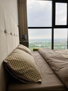 2Br Vinhomes Apt Balcony City view Cozy