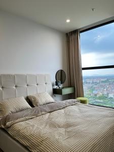 2Br Vinhomes Apt Balcony City view Cozy