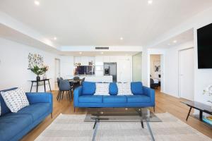 60FL Stunning 3 BRM Apartment with Amazing View!