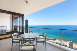 60FL Stunning 3 BRM Apartment with Amazing View!