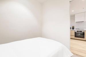 Effortless MinimalismCentral Southbank Apt Park