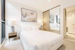 Effortless MinimalismCentral Southbank Apt Park