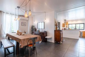 Villa de Charme Climatisée avec Piscine au Centre