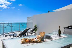 Penthouse Oasis On Airlie