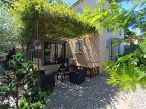 Maison provençale avec piscine partagée - Graminier