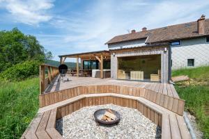 Maisons de vacances Poli Resort, calme et haut-de-gamme au sommet : Maison 7 Chambres