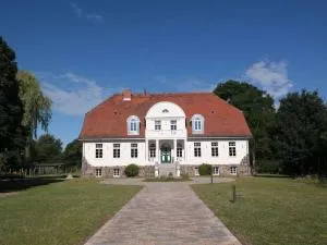 Gutshaus Ganzlin Comfortable holiday residence - Appelburg