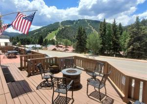 Ski View 03 - On Main Street - WiFi - Cable - Fireplace - Trailer Parking In Back - Patio with Gas Grill