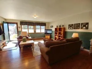 Ski View 04 Columbine - On Main Street - WiFi - Cable - Fireplace - Trailer Parking In Back - Patio with Gas Grill - Mesita