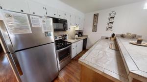 Ski View 09 Southern Comfort - On Main Street - WiFi - Cable - Fireplace - Trailer Parking In Back - Patio with Gas Grill