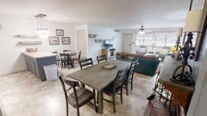 Ski View 10 - On Main Street - WiFi - Cable - Fireplace - Trailer Parking In Back - Patio with Gas Grill