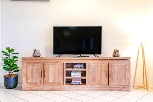 Oceanview Tropical - A Top End Poolside Oasis