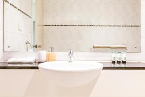 Oceanview Tropical - A Top End Poolside Oasis