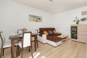 Jasny Apartament w Gdyni z Parkingiem by Rent like home