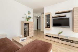 Jasny Apartament w Gdyni z Parkingiem by Rent like home