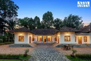 CVM House with Lawn at Thiruvalla by StayVista - Haripād