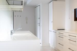 B44 Balcony lake view