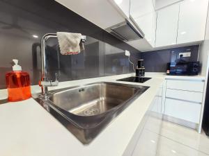 ALMAS SUITES 时尚MUJI风格民宿 距离斯特拉国际学校只需步行2分钟 BySTAY