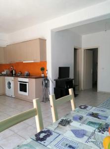 Ekaterini apartment in Aliki