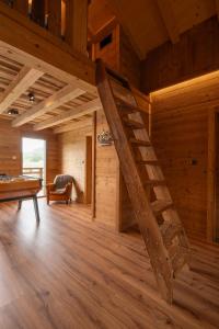 Chalets Le Grand V, chalet de luxe avec piscine interieure : photos des chambres