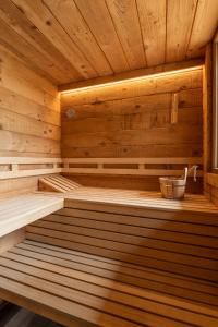 Chalets Le Grand V, chalet de luxe avec piscine interieure : photos des chambres