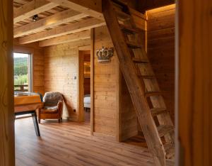 Chalets Le Grand V, chalet de luxe avec piscine interieure : photos des chambres