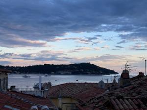 The Seaside Serenity -NEW AC equipped - Calm with Bay View - Heart of Villefranche