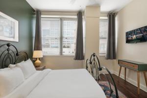 Spacious Modern Condos near French Quarter