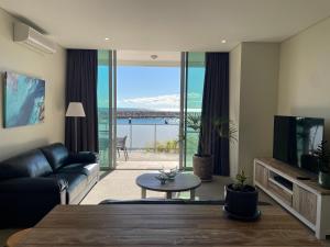Northshore Nirvana, Mantra Building