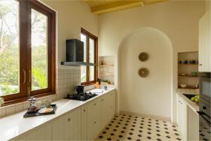 La Branca, Luxurious 4 BHK villas near Peaceful Morjim Beach, with Private Pool, Big Garden, Security, Kitchen, Wifi, Terrace