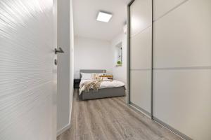 Apartment Judy, Terrace&Garden, 80m from the Beach