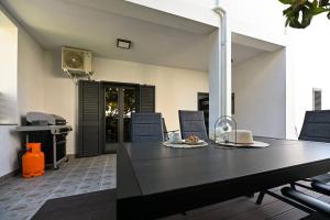 Apartment Judy, Terrace&Garden, 80m from the Beach