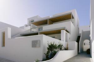 Mr & Mrs White Paros Suites & More