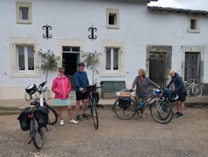 B&B / Chambres d'hotes Gatekeepers Cottage Tiny House, Taize, Deux-Sevres, Velo Francette : photos des chambres