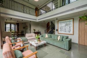 Lindsay Manor VaNa 4BHK Private Pool 1KM Beach