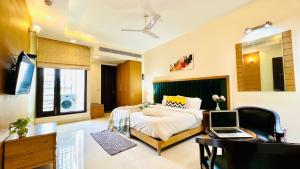 BluO 2BHK - M Block Mkt - Lift , Balcony , Parking